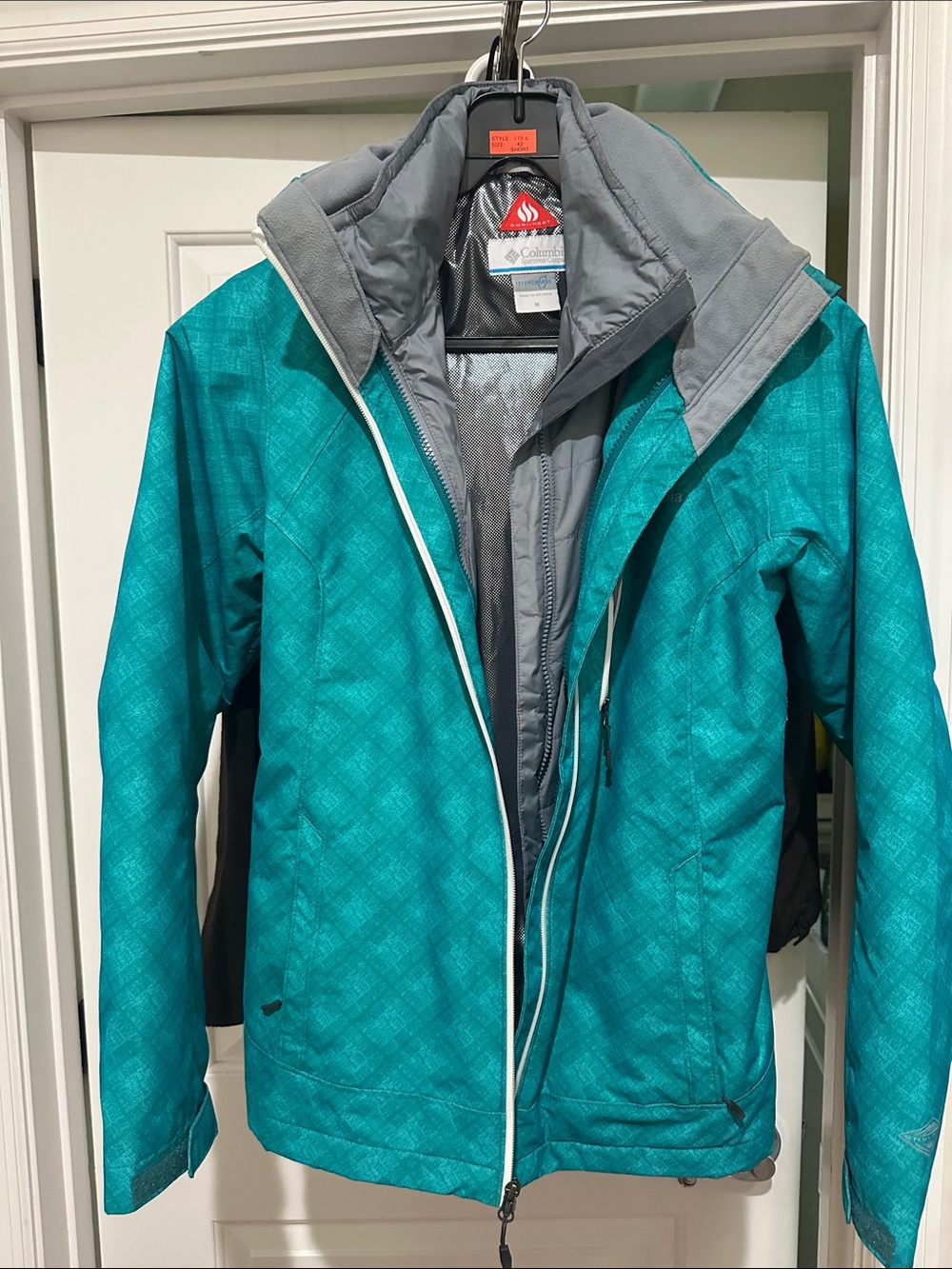 Columbia Women’s Teal Ski Jacket with Gray Liner